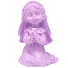 Molde menina rezando a olhar de frente Molde menina rezando a olhar de frente
