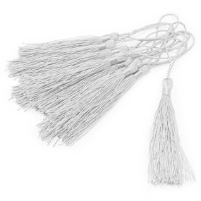 Borlas de fio branco