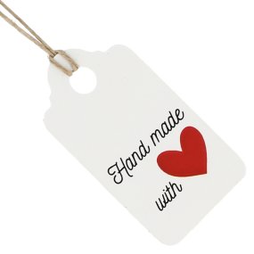 Étiquettes blanches rectangulaires faites à la main avec amour