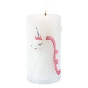 Vela cor branca com unicornio