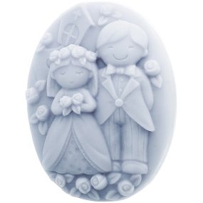 Molde dos noivos no altar com flores