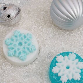 Kit pour fabriquer des savons de Noël flocon de neige. Matériaux et instructions