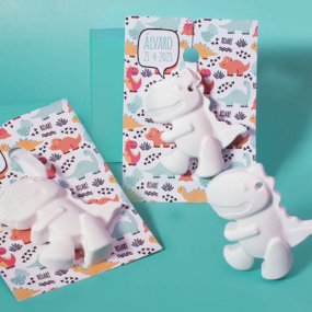 Kit pour réaliser des détails en céramique parfumée dinosaure. Matériaux et instructions Kit pour réaliser des détails en céramique parfumée dinosaure. Matériaux et instructions