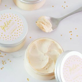 Kit fazer mousse corporal hidratante com brilho. Materiais e instruçoes