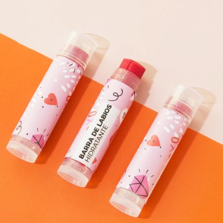 Kit comment faire du rouge à lèvres avec de la couleur. Matériel et instructions