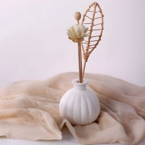 Moule petit vase strié