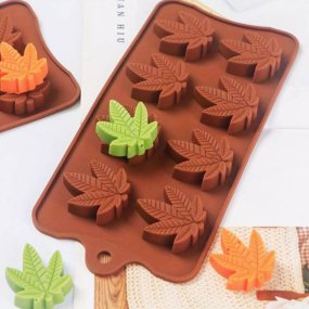 Moule 8 feuilles de cannabis