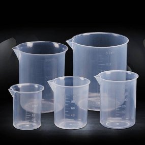 Lot de 5 gobelets doseurs en plastique
