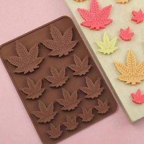 Moule 12 feuilles de chanvre