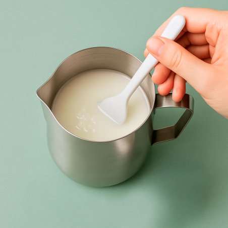 Jarra metálica para hacer velas
