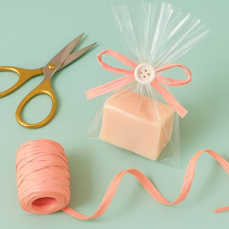 Cinta de rafia rosa palo para decorar bosas de regalo