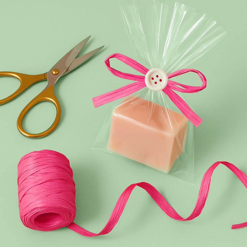Cinta de rafia fucsia para decorar bolsas de regalo