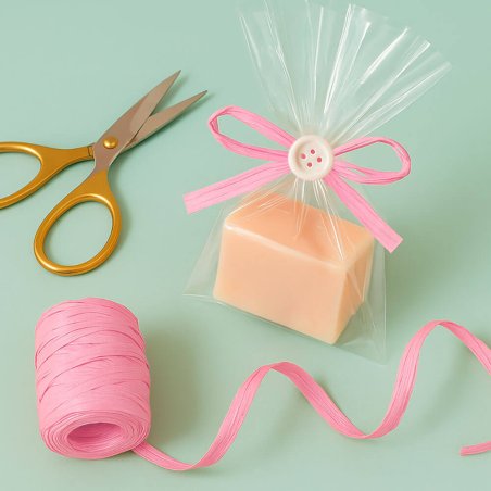 Cinta de rafia rosa chicle para decorar bolsas de regalo