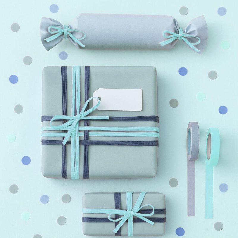 Cinta de rafia azul celeste para decorar regalos