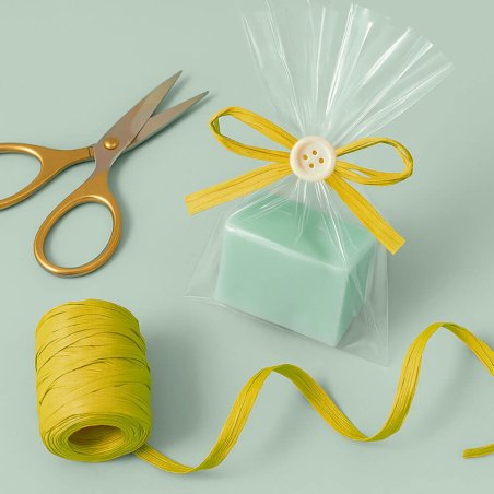 Cinta de rafia mostaza para decorar bolsas de regalo