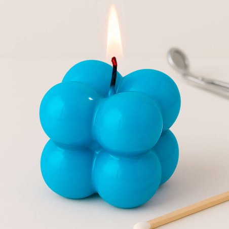 Vela con barniz azul neón