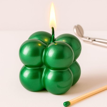 Vela con barniz verde menta metalizado