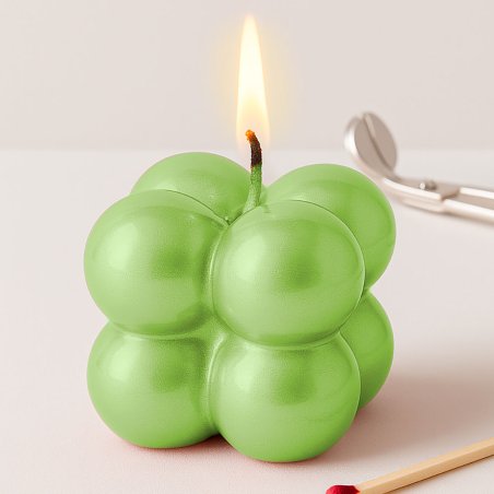 Vela con barniz verde manzana metalizado