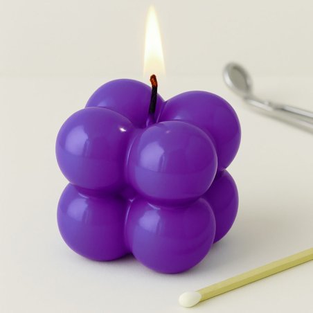 Vela con barniz morado eléctrico