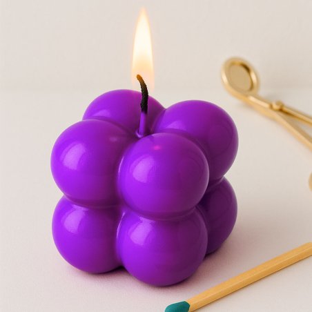 Vela con barniz violeta neón