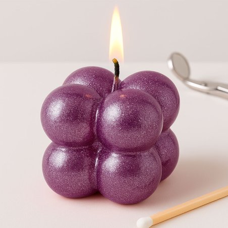 Vela con barniz purple con destellos de purpurina