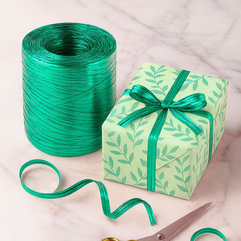 Cinta de rafia metalizada verde esmeralda para envolver regalos