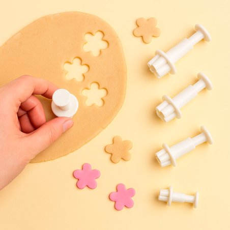 4 cortapastas en forma de flor