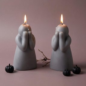 Molde fantasma tapandose la cara
