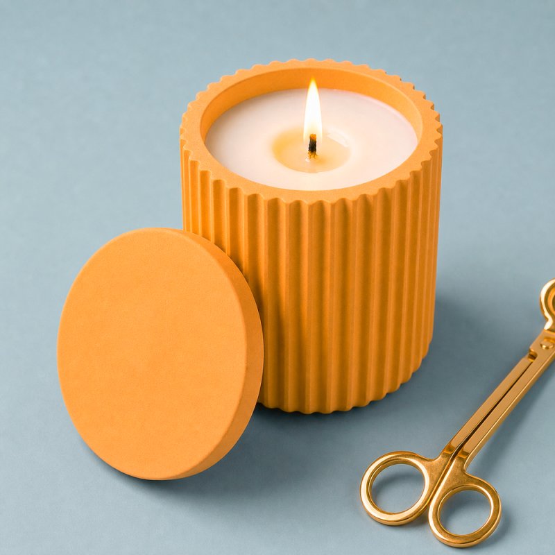 Portavelas hecho con cemento para figuras naranja calabaza y molde de silicona