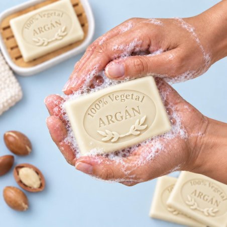 Molde jabon de argan — jabón en manos con espuma
