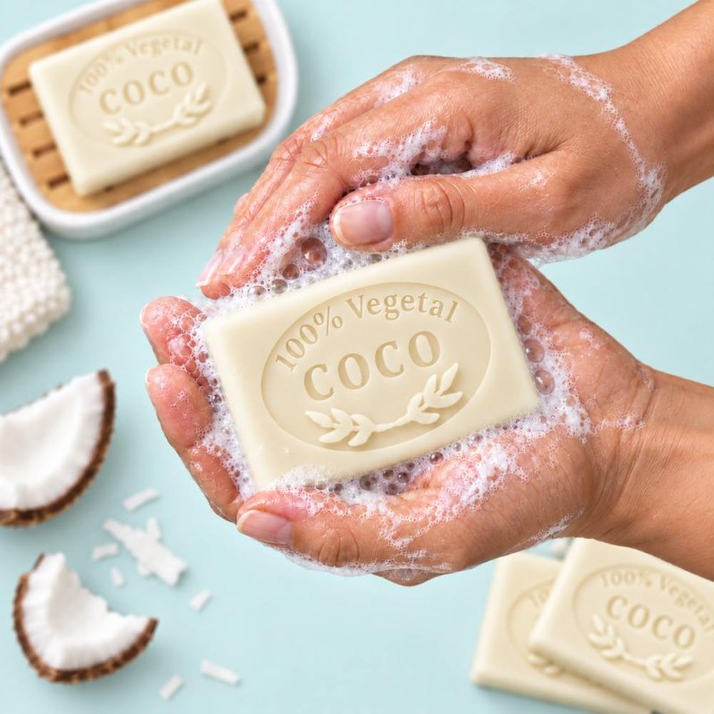 Molde jabon de coco — jabón en manos con espuma