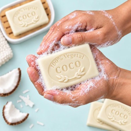 Molde jabon de coco — jabón en manos con espuma