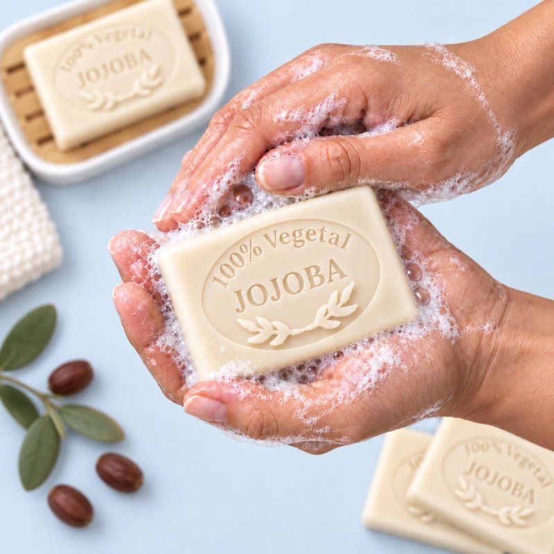 Molde jabon de jojoba — jabón en manos con espuma