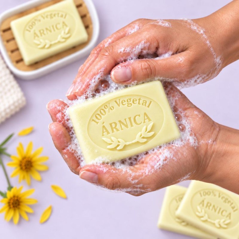 Molde jabon de arnica — jabón en manos con espuma