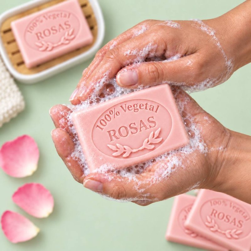 Molde jabon de rosas — jabón en manos con espuma