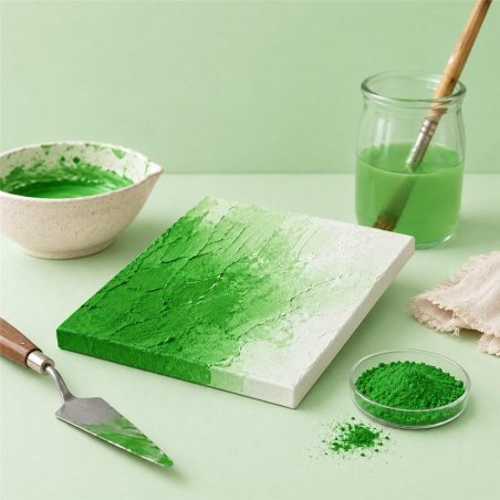 Pigmento verde hierba: pintura con textura, espátula y cuenco de pigmento