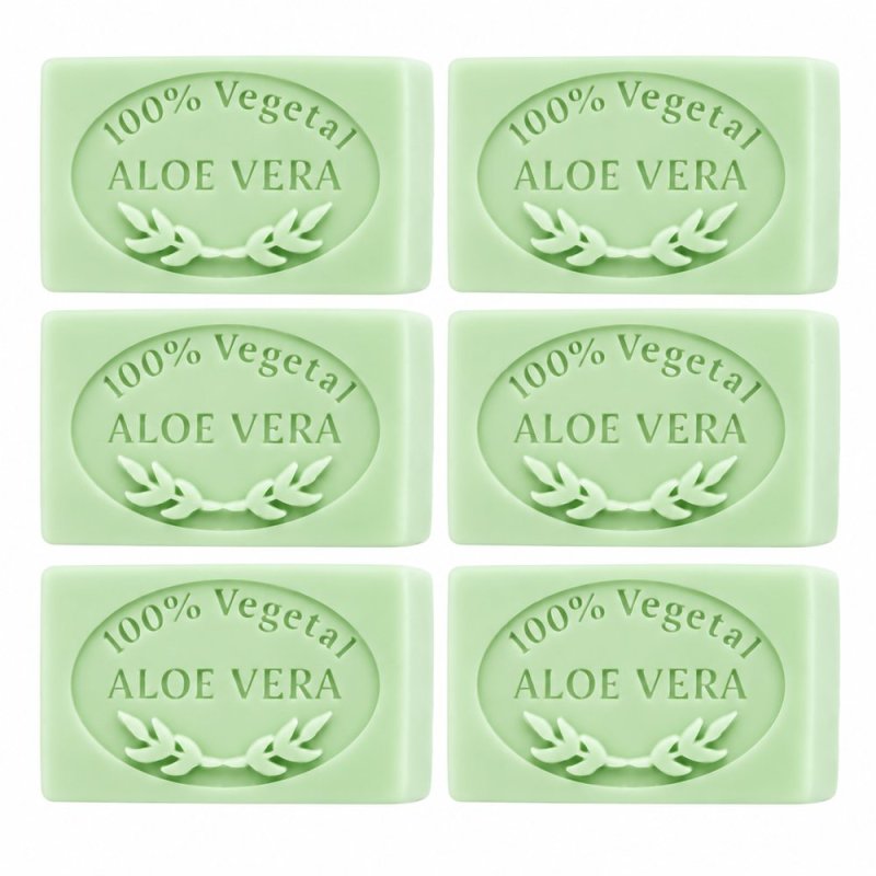 Jabón de aloe vera hecho con molde: seis pastillas sobre fondo blanco