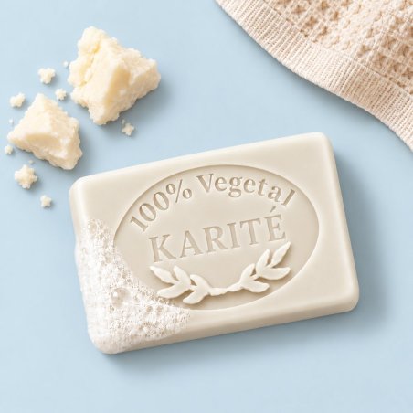Jabón de karité hecho con molde: con espuma en escena decorativa