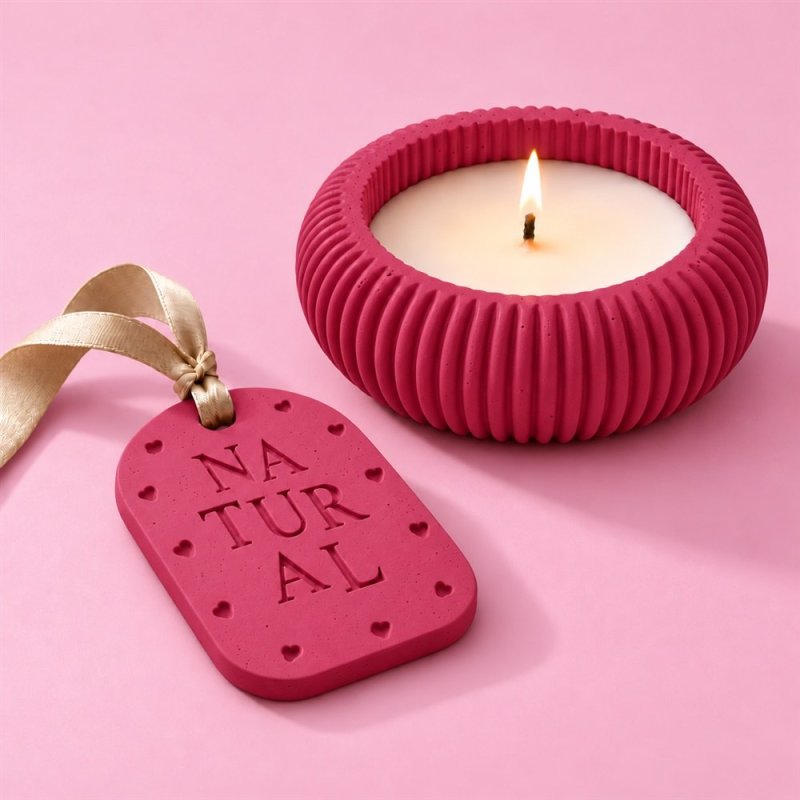 Bougeoir et plaque parfumée en plâtre rouge framboise avec ruban beige