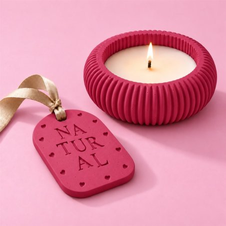 Bougeoir et plaque parfumée en plâtre rouge framboise avec ruban beige