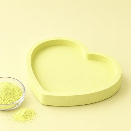 Plateau cœur jaune pâle avec coupelle de pigment pour ciment et plâtre