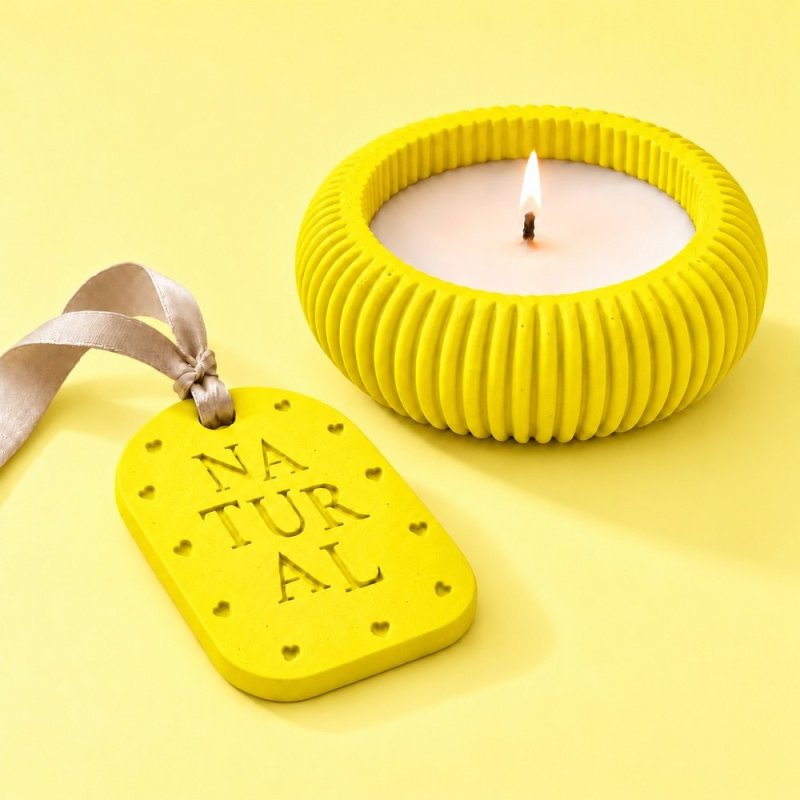 Porta-velas e placa aromática de gesso em amarelo limão com fita bege