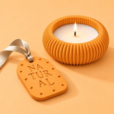 Bougeoir et plaque parfumée en plâtre orange clair avec ruban beige