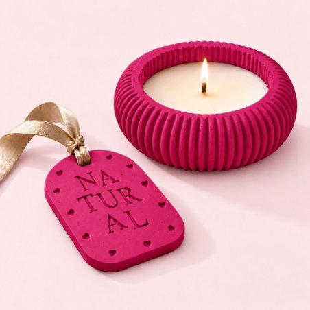 Porta-velas e placa aromática de gesso em vermelho rosado com fita bege
