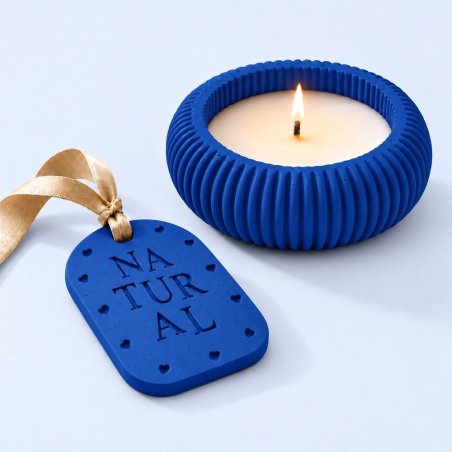 Portavelas y placa aromática de escayola en azul Francia con cinta beige