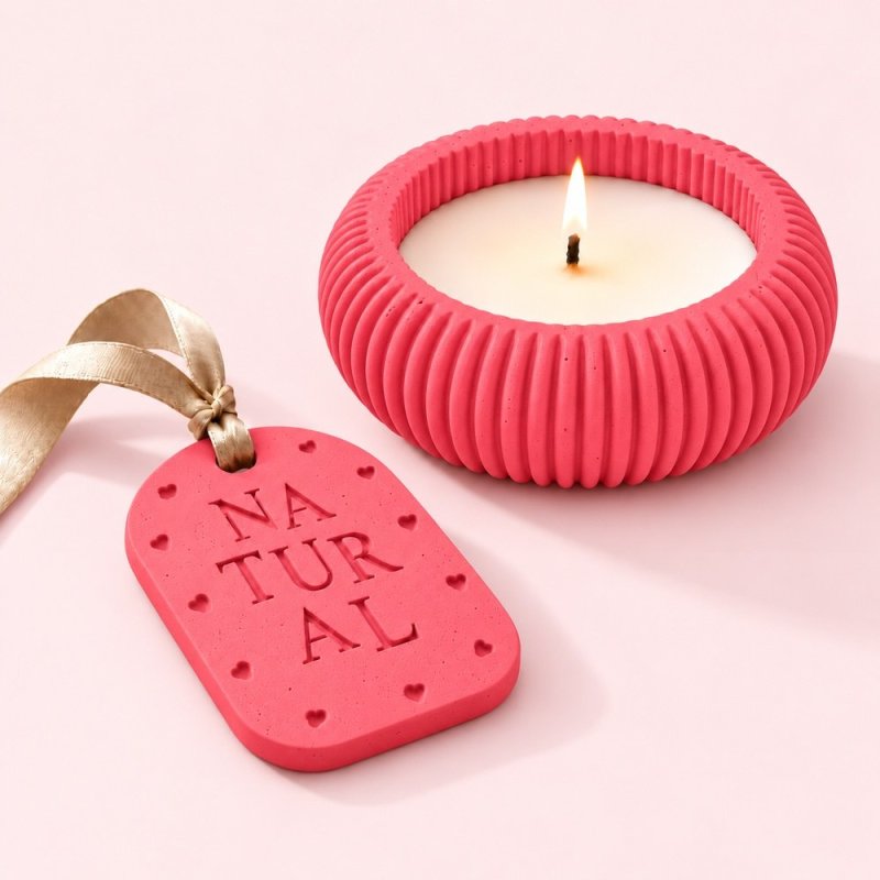 Porta-velas e placa aromática de gesso em rosa chiclete com fita bege