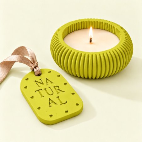 Portavelas y placa aromática de escayola en amarillo verdoso con cinta beige