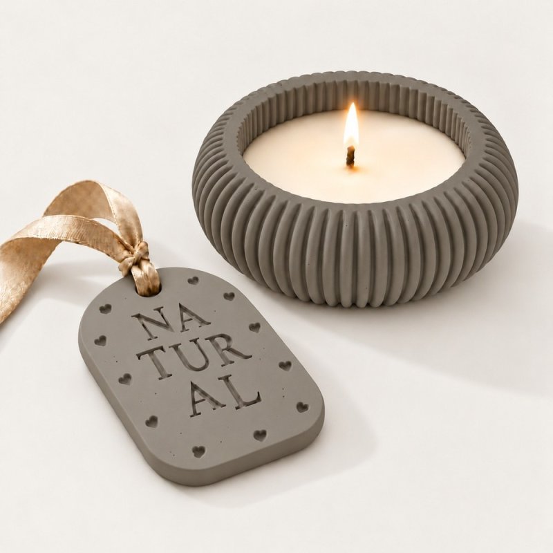Bougeoir et plaque parfumée en plâtre gris chaud avec ruban beige