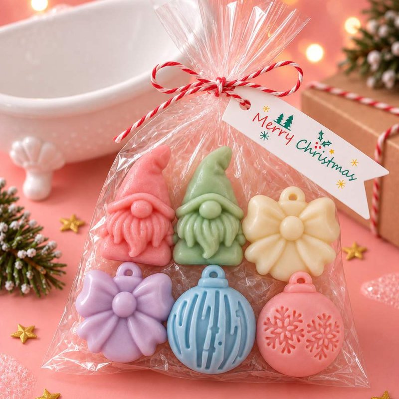 Seis jabones de gnomos, flores y bolas de Navidad en bolsa transparente de regalo