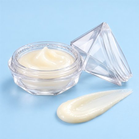 Mini conteneur de 5 ml diamant ouvert avec couvercle sur fond pastel